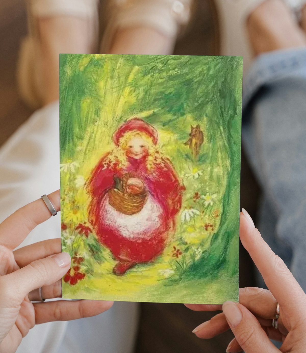 Ansichtkaart met Roodkapje, sprookjesillustratie in rood en groen - Waldorf Winkel